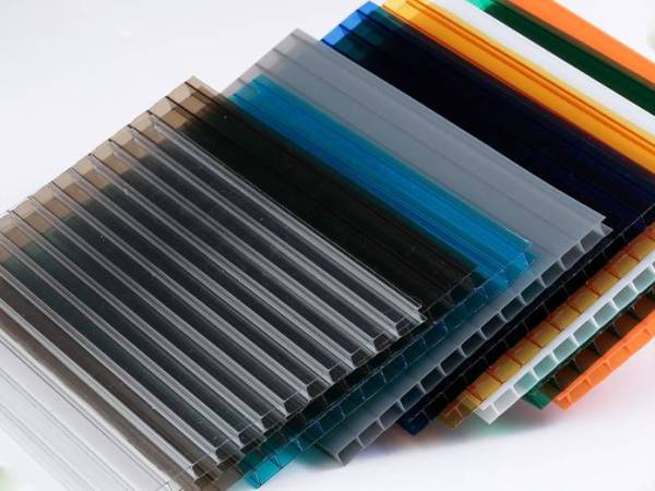 Benefits of Polycarbonate Sheets in Glass & Plastic